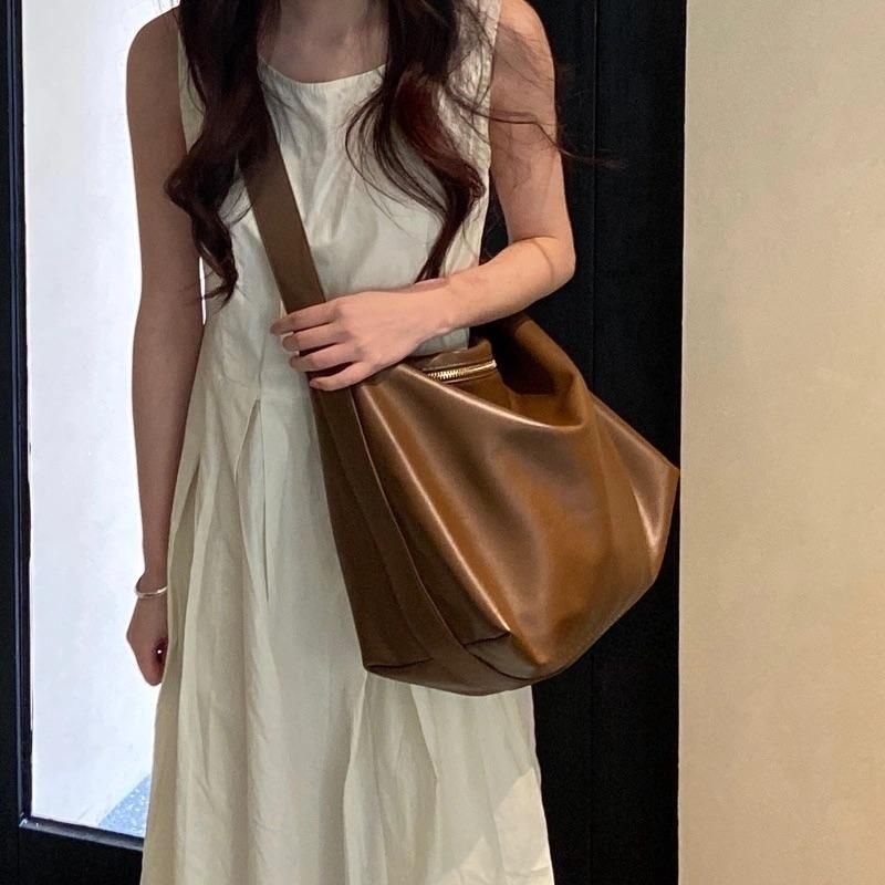 Ladies' soft faced large capacity single shoulder tote bag