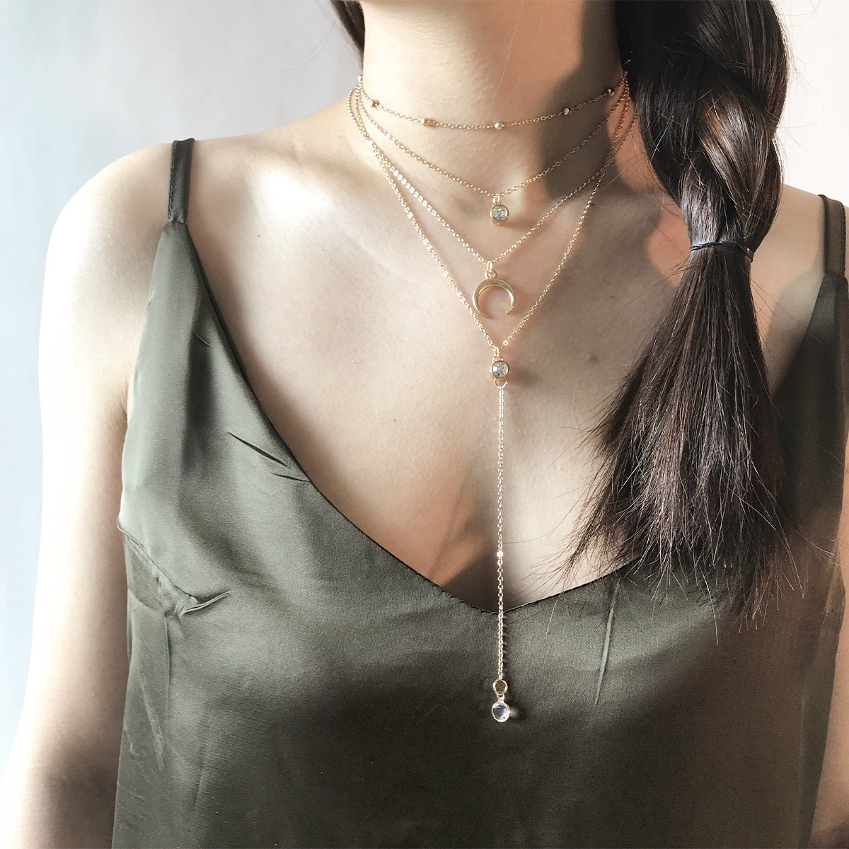 Light Luxury Vintage Ethnic Style Crystal Moon Pendant Short Clavicle Necklace, Hypoallergenic Tarnish Resistant Jewelry for Women Daily Wear & Gifts