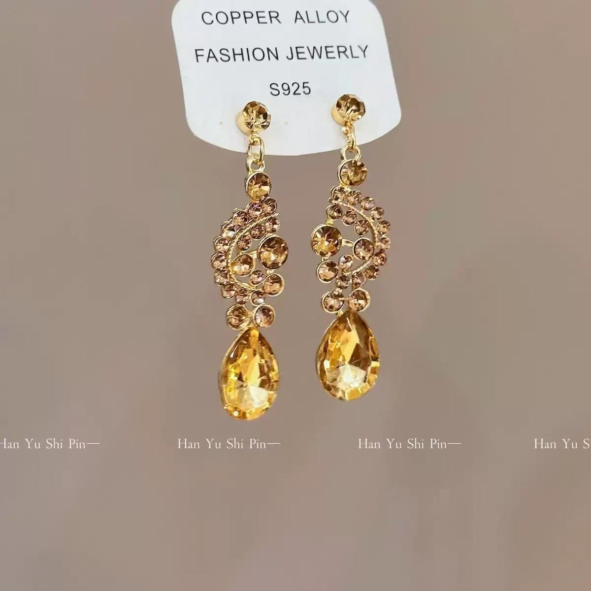 A304  Elegant Heavy Duty Waterdrop Tassel Clavicle Chain, Sparkling Light Luxury Necklace for Banquet