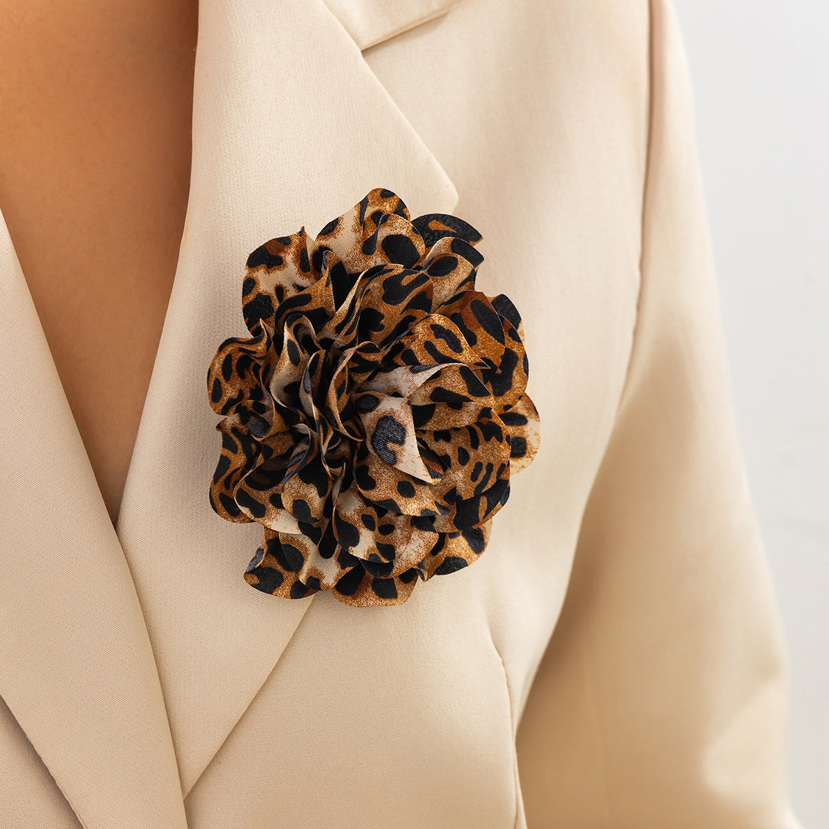 Winter Personality Fabric Flower Leopard Brooch, Exaggerated Alligator Clip Pin Versatile Jewelry
