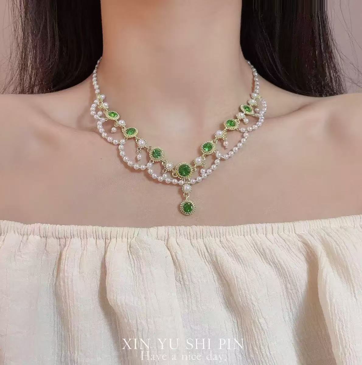 A304  Elegant Heavy Duty Waterdrop Tassel Clavicle Chain, Sparkling Light Luxury Necklace for Banquet