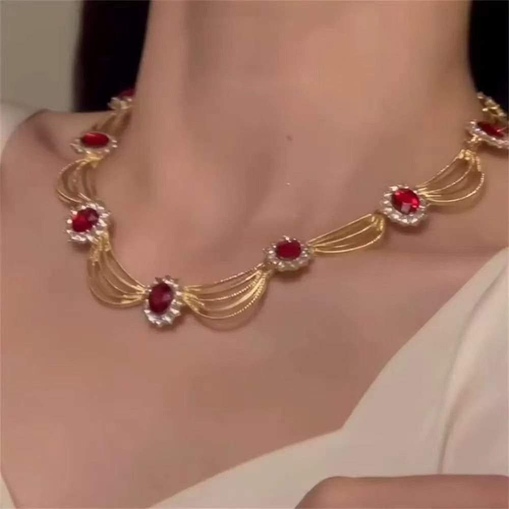 A304  Elegant Heavy Duty Waterdrop Tassel Clavicle Chain, Sparkling Light Luxury Necklace for Banquet