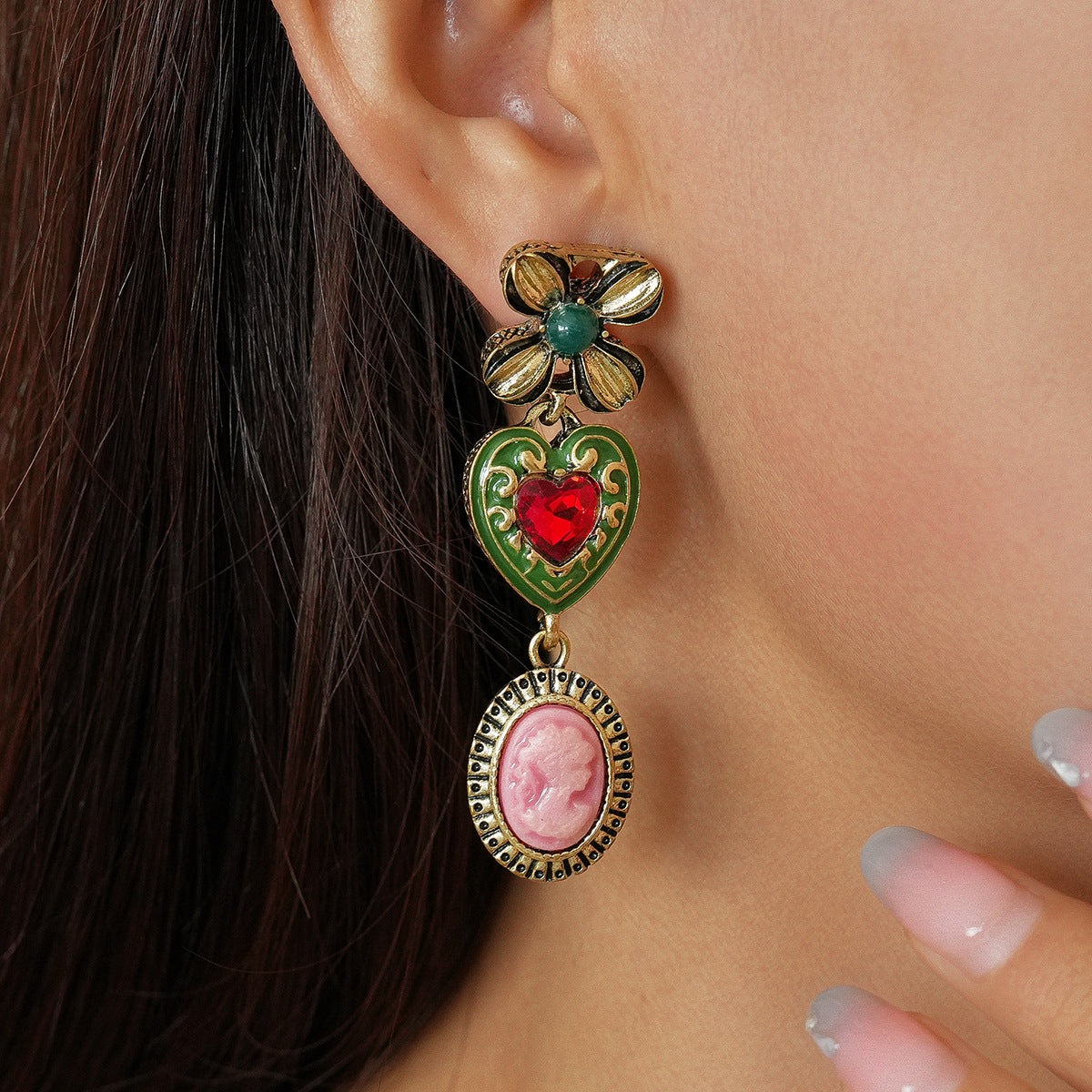 A206   Court Style Vintage Portrait Heart Earrings, Rhinestone Flower Luxury High-Grade Unique Earrings