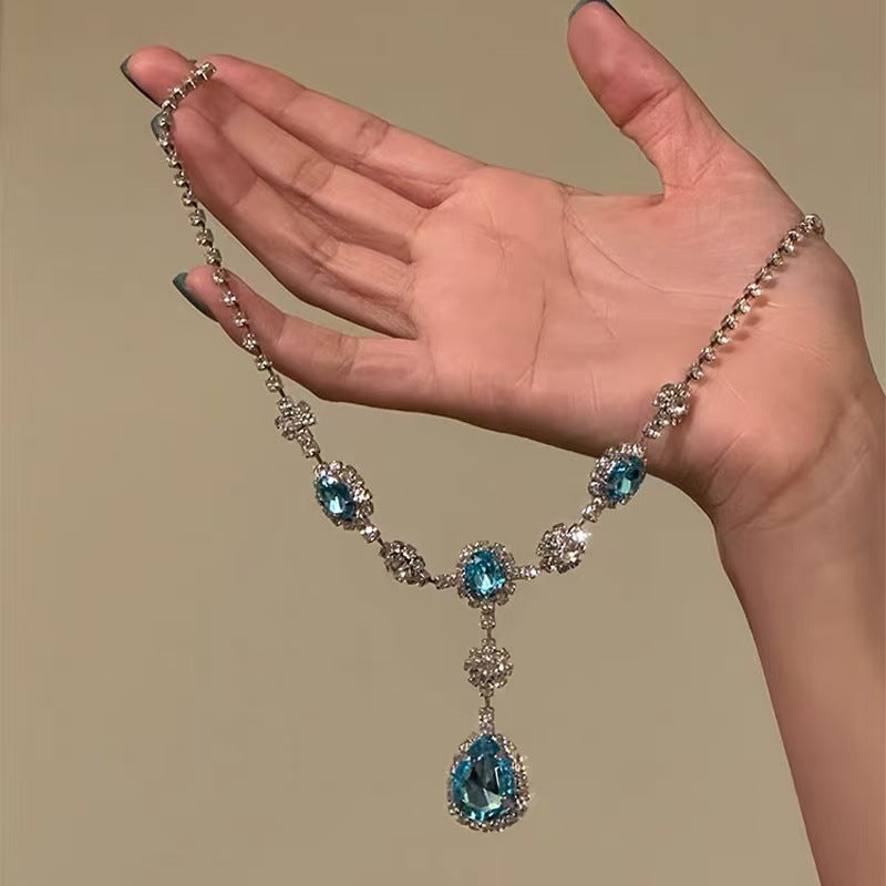 A304  Elegant Heavy Duty Waterdrop Tassel Clavicle Chain, Sparkling Light Luxury Necklace for Banquet
