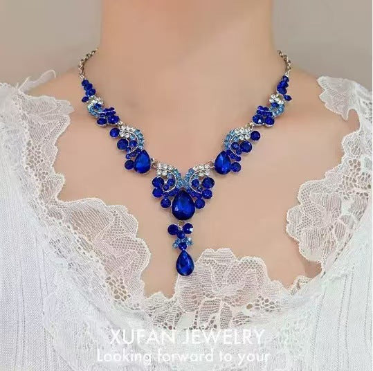 A304  Elegant Heavy Duty Waterdrop Tassel Clavicle Chain, Sparkling Light Luxury Necklace for Banquet