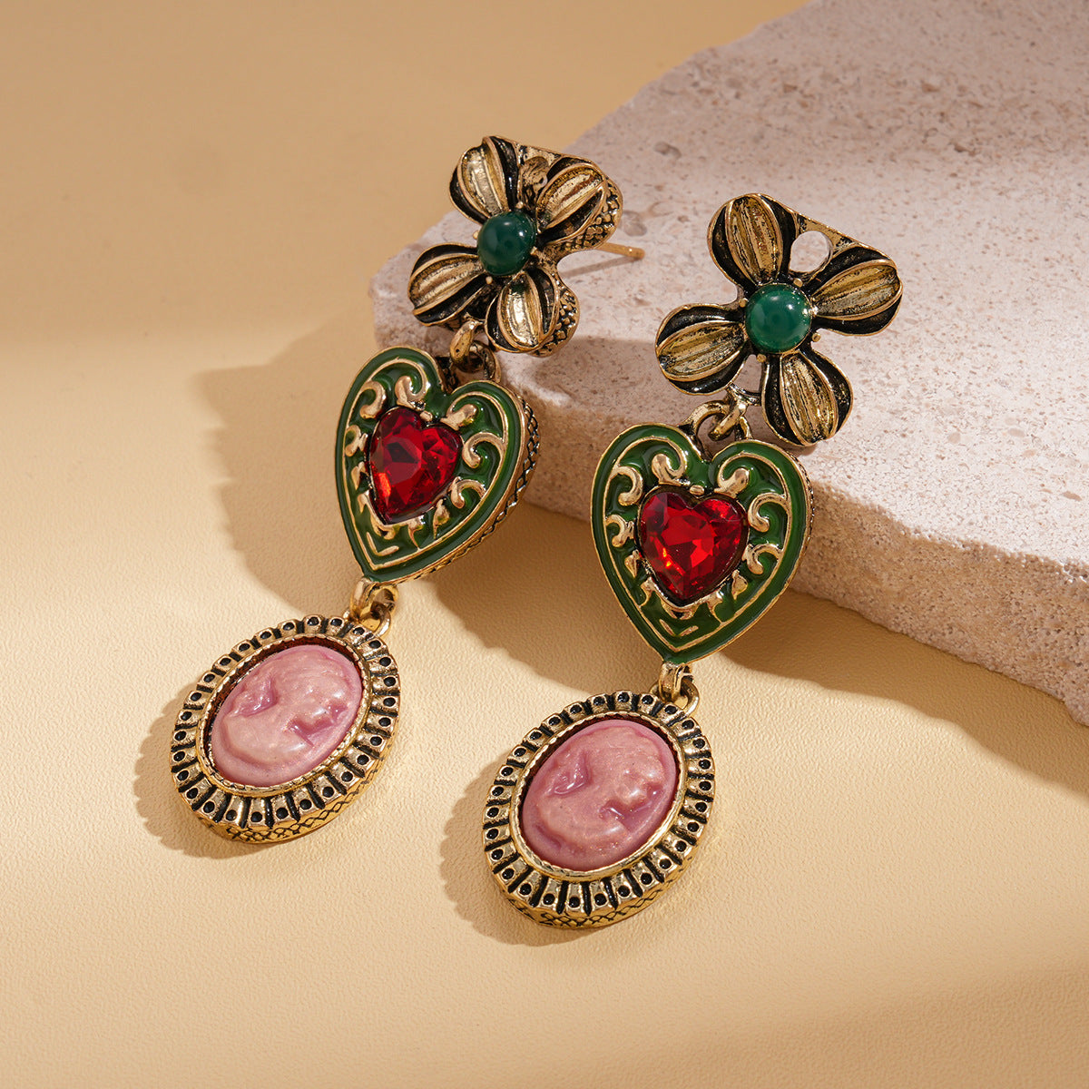 A206   Court Style Vintage Portrait Heart Earrings, Rhinestone Flower Luxury High-Grade Unique Earrings