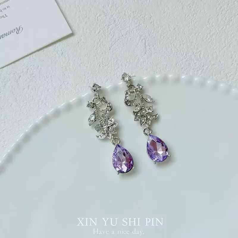 A304  Elegant Heavy Duty Waterdrop Tassel Clavicle Chain, Sparkling Light Luxury Necklace for Banquet