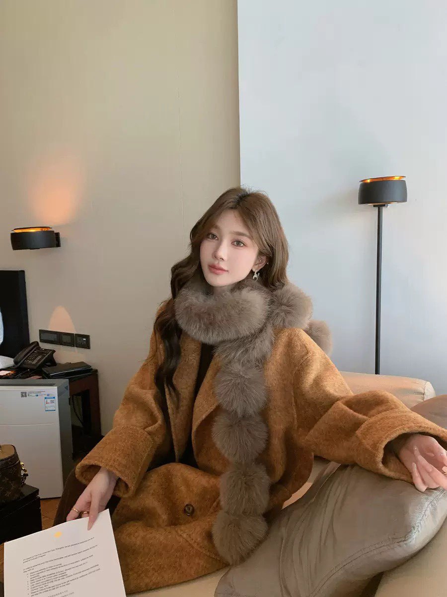 A178  Winter Double-sided Plush Neck Warmer, Faux Fox Fur Magnetic Scarf, Fashion Pom Pom Faux Fur Shawl