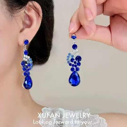 A304  Elegant Heavy Duty Waterdrop Tassel Clavicle Chain, Sparkling Light Luxury Necklace for Banquet