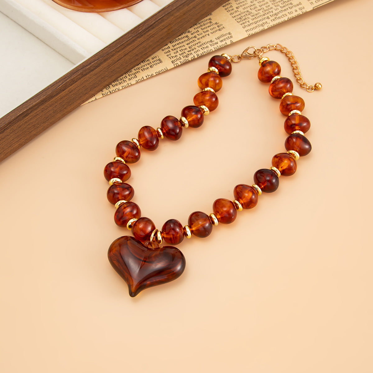 Ins Style Vintage Amber Heart Clavicle Necklace, Luxury Resin Bead Necklace for Women