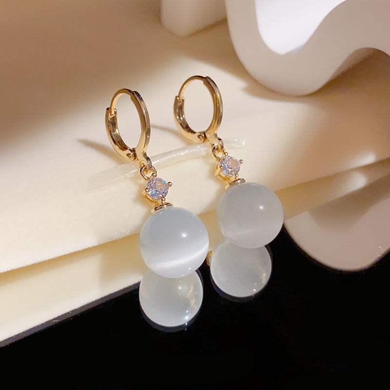 A245  Premium Clear Cat's Eye Stone Earrings, Sweet Artistic Minority Design Elegant Ear Clips for Women