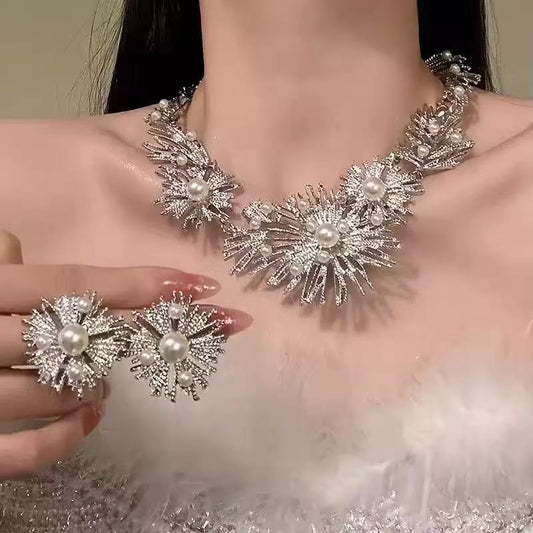 A304  Elegant Heavy Duty Waterdrop Tassel Clavicle Chain, Sparkling Light Luxury Necklace for Banquet