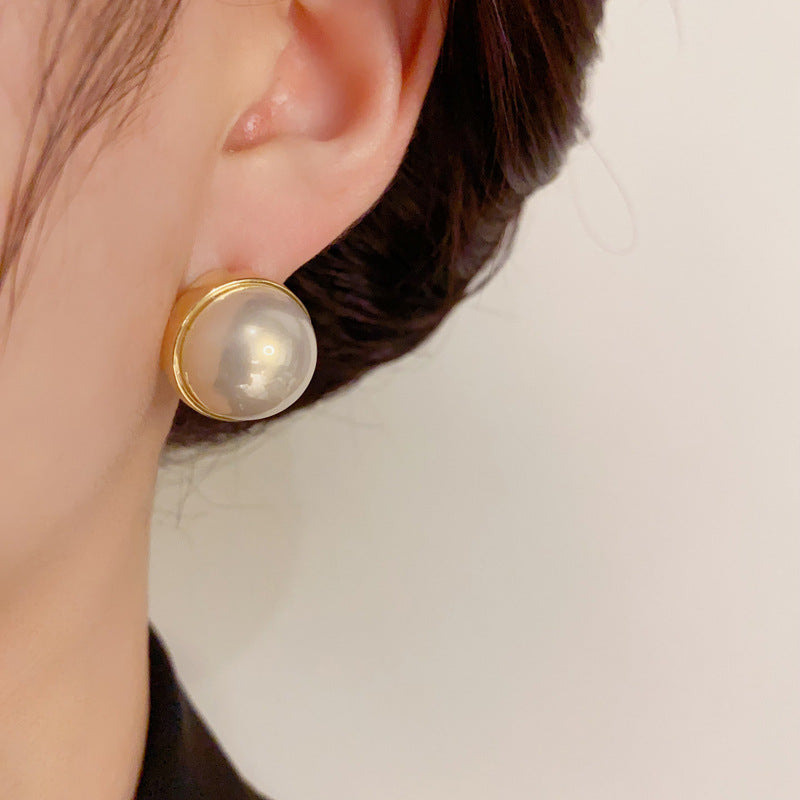A158 Elegant Round Pearl Stud Earrings, Fashion Minimalist Light Luxury Design Versatile Earrings for Women