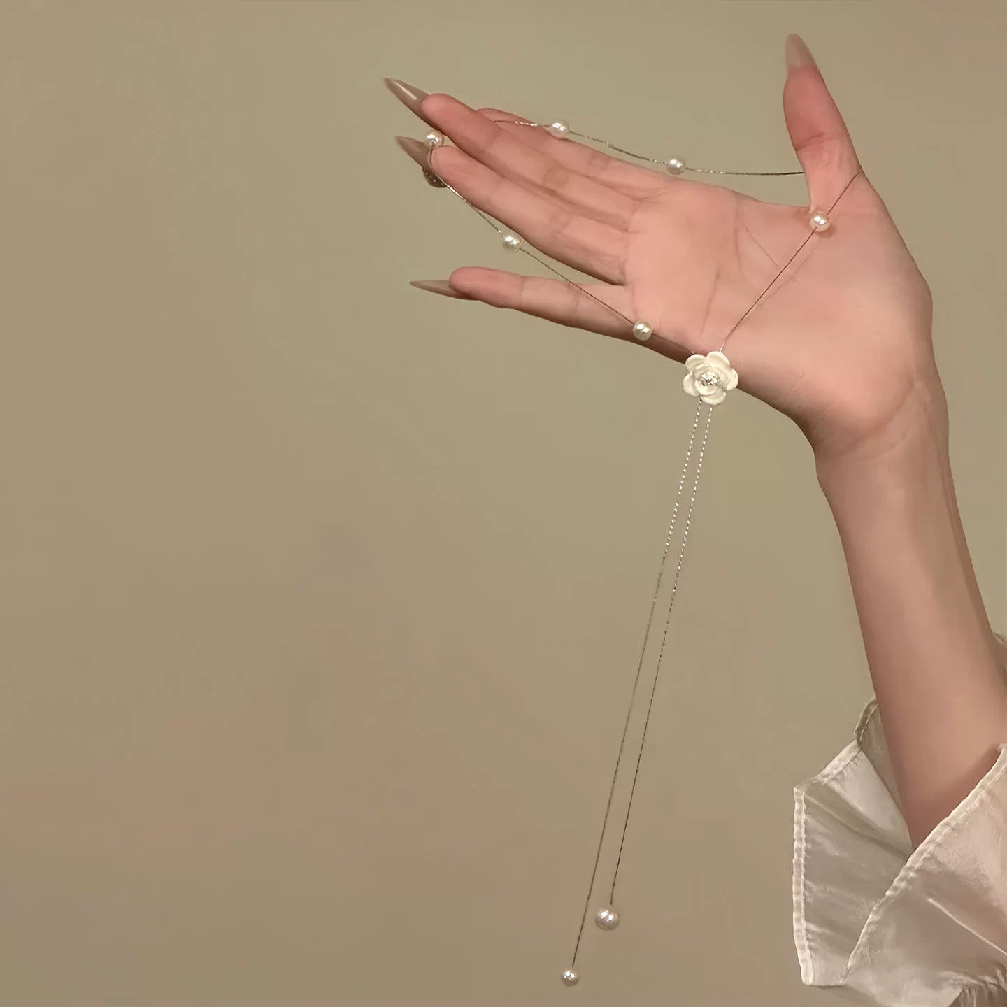 A305  Moonlight Flower White Camellia Clavicle Chain, Pearl Light Luxury Choker for Women