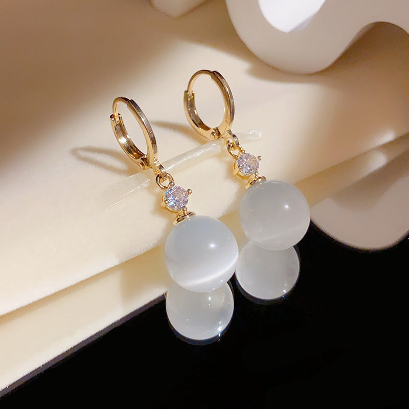 A245  Premium Clear Cat's Eye Stone Earrings, Sweet Artistic Minority Design Elegant Ear Clips for Women