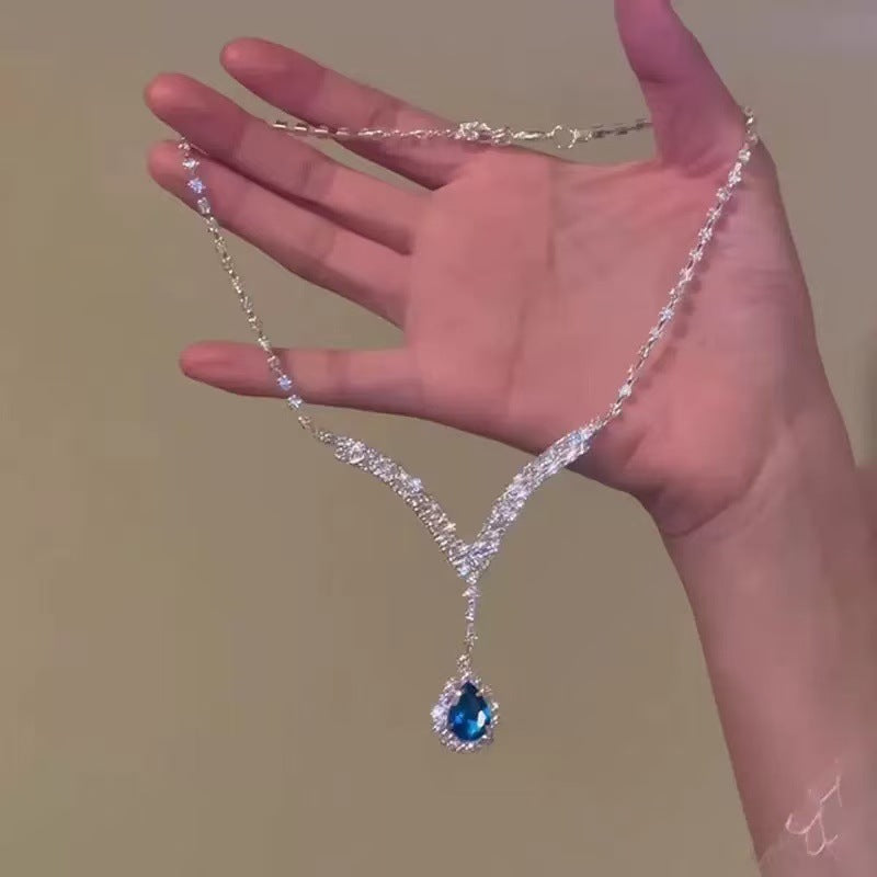 A304  Elegant Heavy Duty Waterdrop Tassel Clavicle Chain, Sparkling Light Luxury Necklace for Banquet